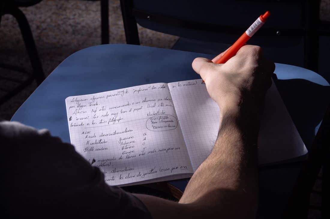 Estudiar por tu cuenta, clases particulares o curso de preparación: ¿qué funciona de verdad?
